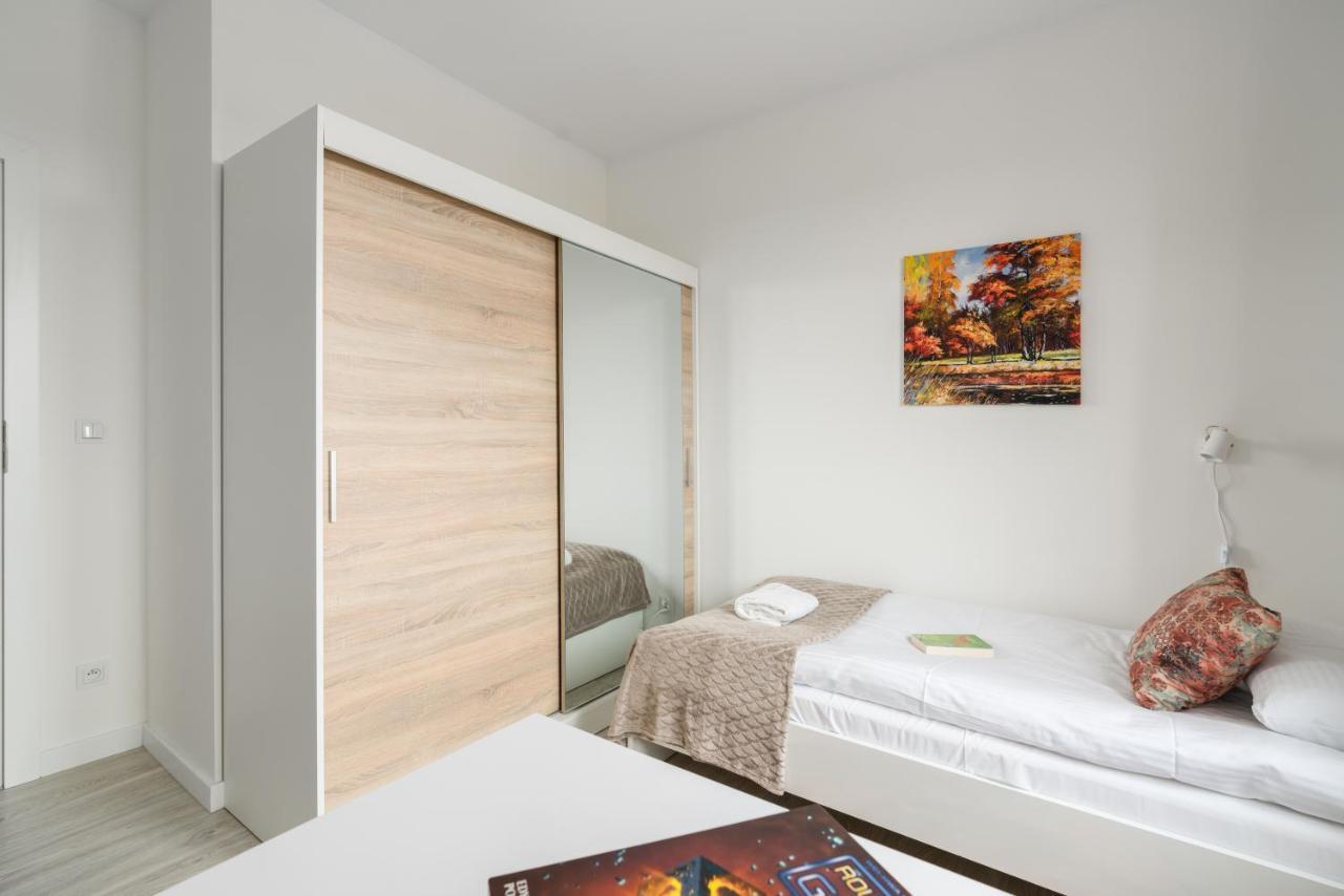 Premium Apartments Poznan Airport By Noclegi Renters Exteriör bild